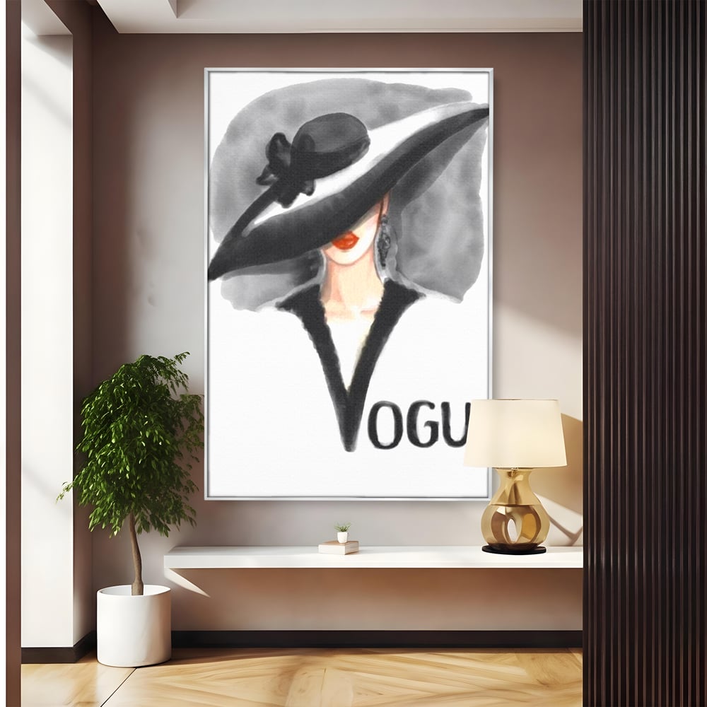 Tablou canvas cu ilustratie cu femeie purtand palarie, in rama de aluminiu argintiu